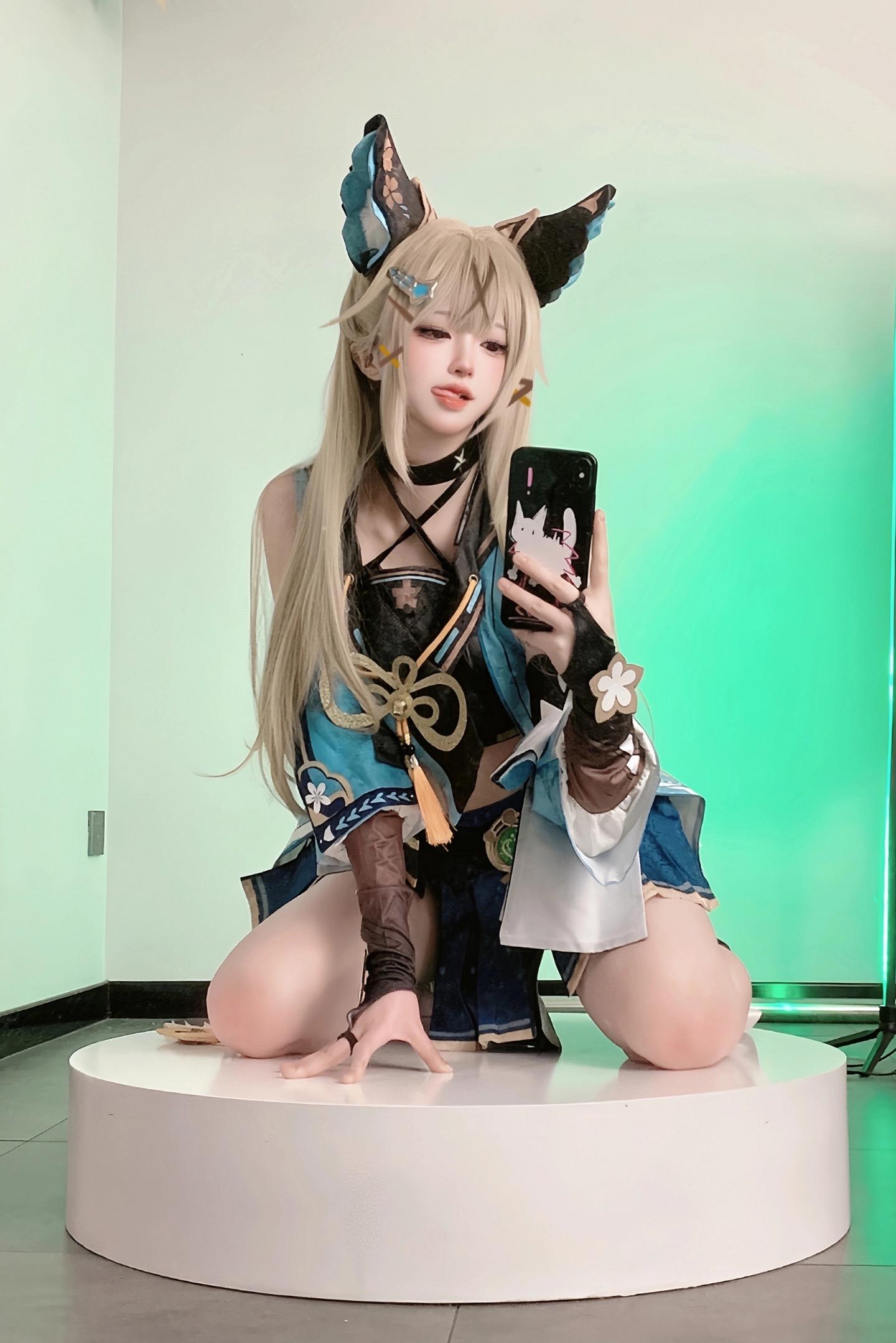 巴尔的摩COSPLAY越南coser ZinieQ化身赛车女郎，惊艳登场