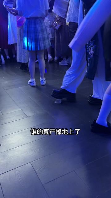 探寻专业cosplay之路，与性感宝贝ZinieQ一起走进COS世界