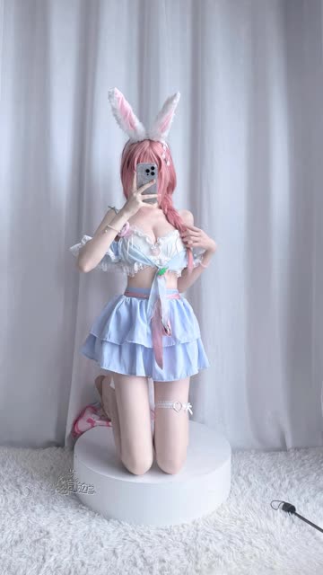 第一次看躺着的COS合集桃桃sama惊艳全场，解锁桃桃sama的COSPLAY新姿态