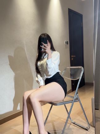 微密圈女神可可西yyy婚纱系列写真，从纯情到性感的蜕变