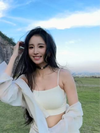 李嘉欣97的粉丝数量惊人，网红女神的影响力究竟有多大？