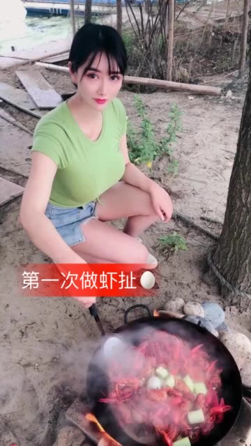 二姐疼你下海传闻是真是假？她的生活圈揭秘