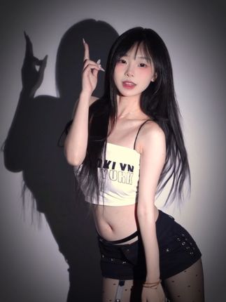 网易CC灰灰娜大尺度定制舞蹈，高颜值高挑美女的极限演出